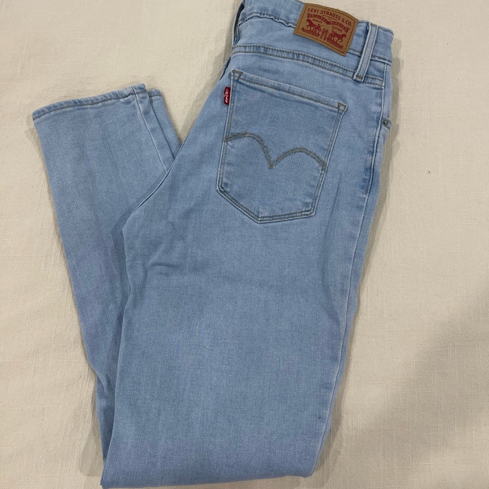 Levi’s - Picture 2 of 2